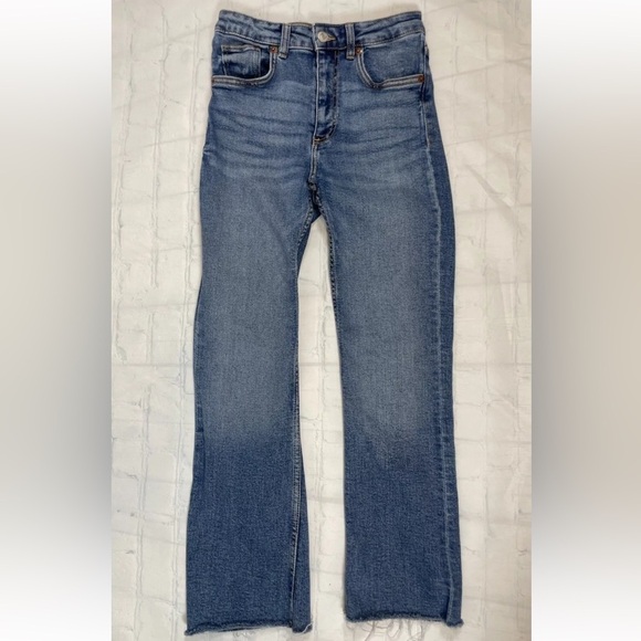 Zara Straight Jeans Womens Size 2 Stretch Blue Denim High Rise Med Wash Raw Hem - Picture 1 of 14